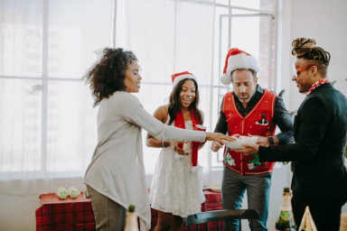 Est-il interdit de travailler à Noël ? Ce que dit la loi sur le travail le 25 décembre